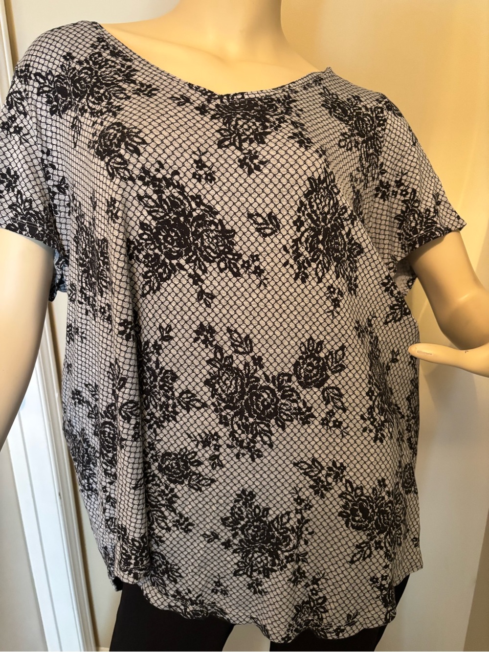 Michel Studio Black Floral Short Sleeve Top on Gray Ground